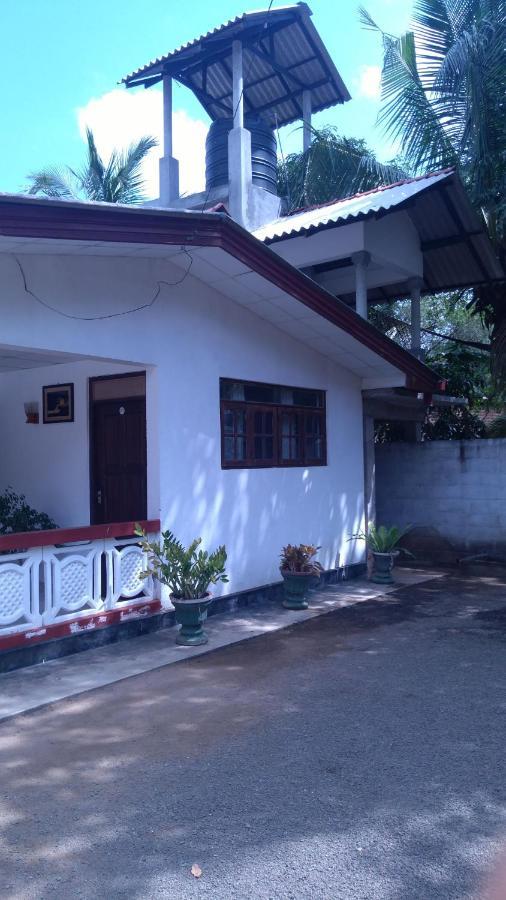 Umaya Holiday Home อนุราธปุระ ภายนอก รูปภาพ