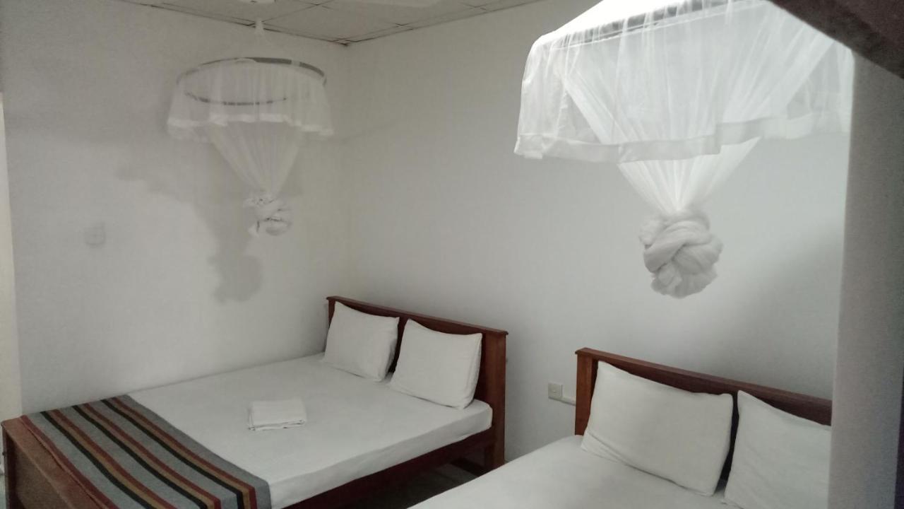 Umaya Holiday Home อนุราธปุระ ภายนอก รูปภาพ
